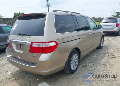 2005 Honda Odyssey Touring z USA, uszkodzony, nr VIN 5FNRL388X5B032666